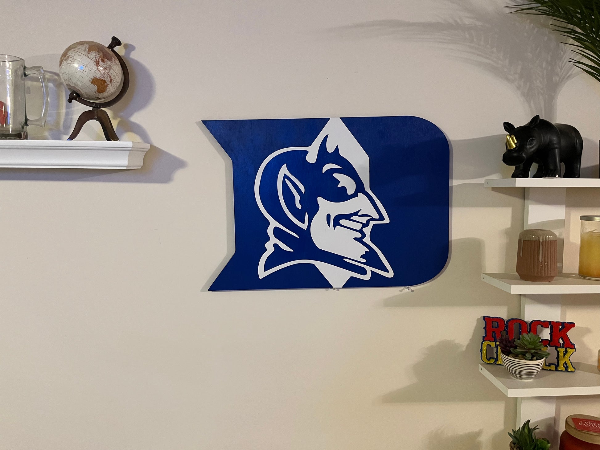 CUSTOM LOGO WALL SIGNS